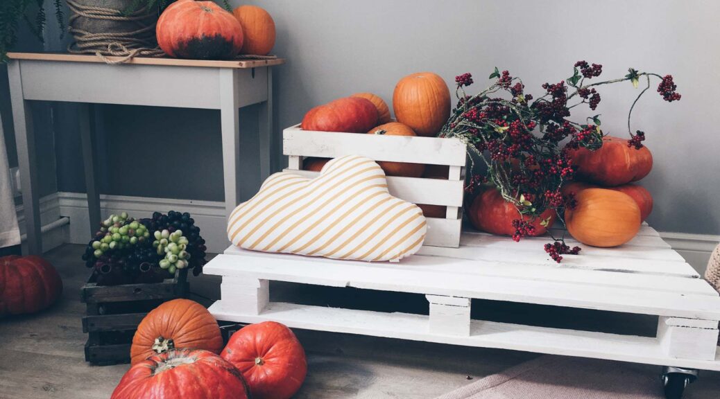 Palette en bois transformé en meuble design blanc