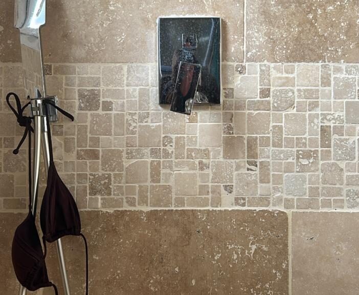 douche mosaique pierre